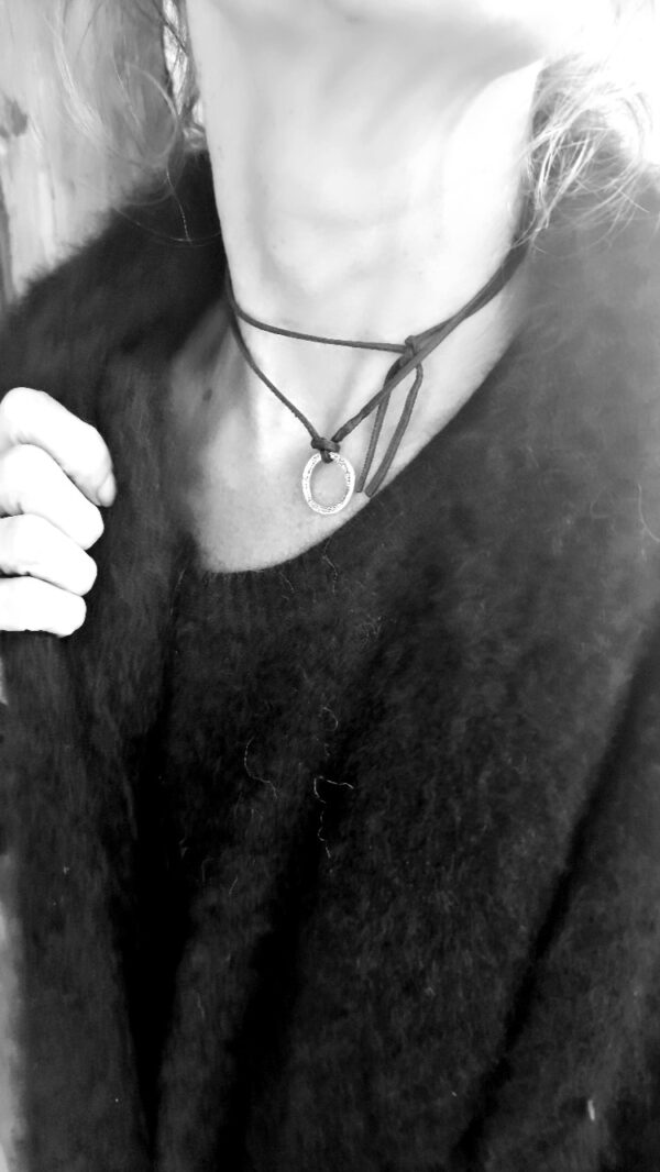 collier anneau eternity bijou collier lien de cuir