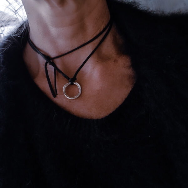 collier anneau eternity bijou collier lien de cuir