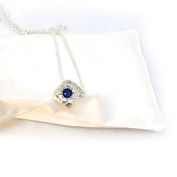 collier saphir carre